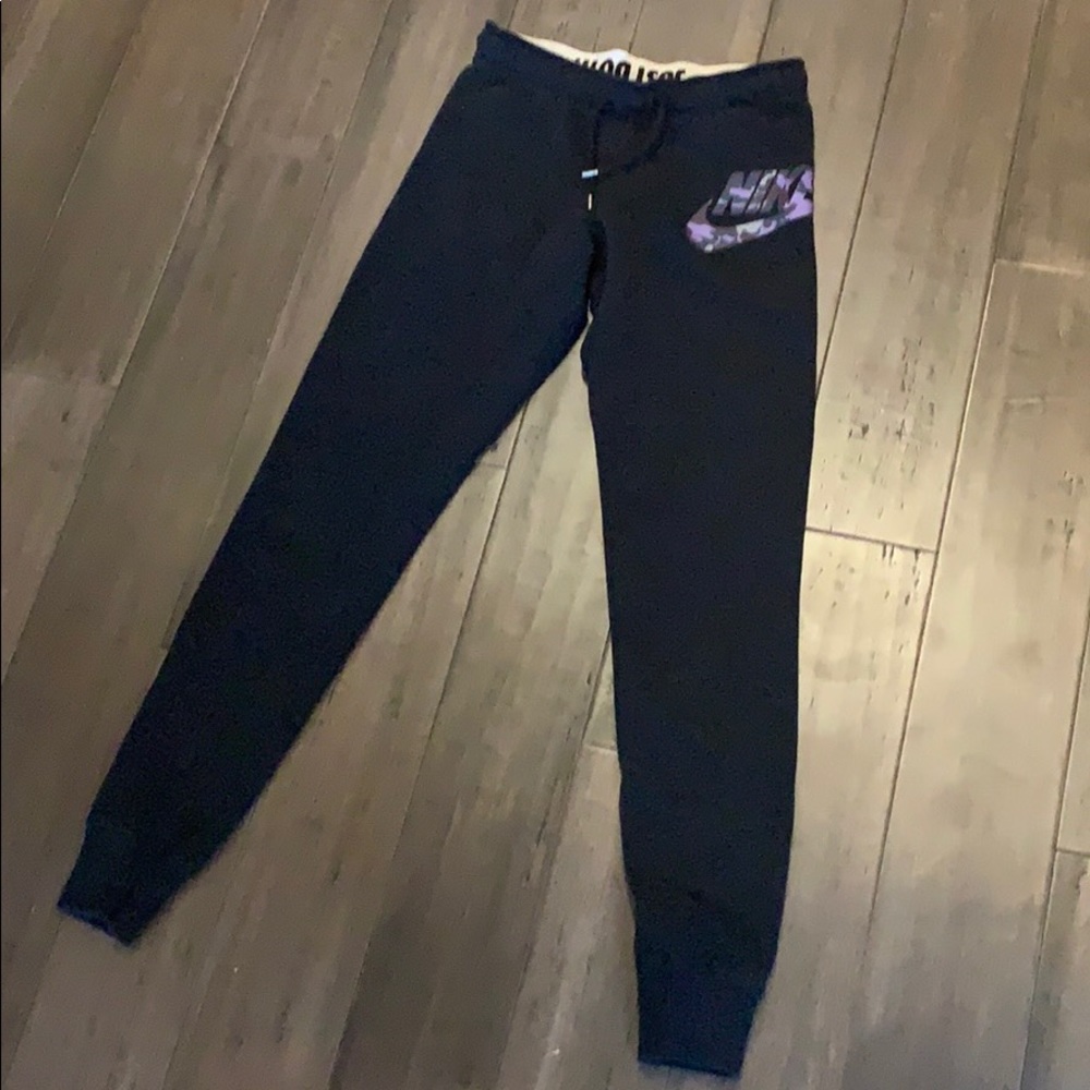 Nike camo slim fit sweatpants